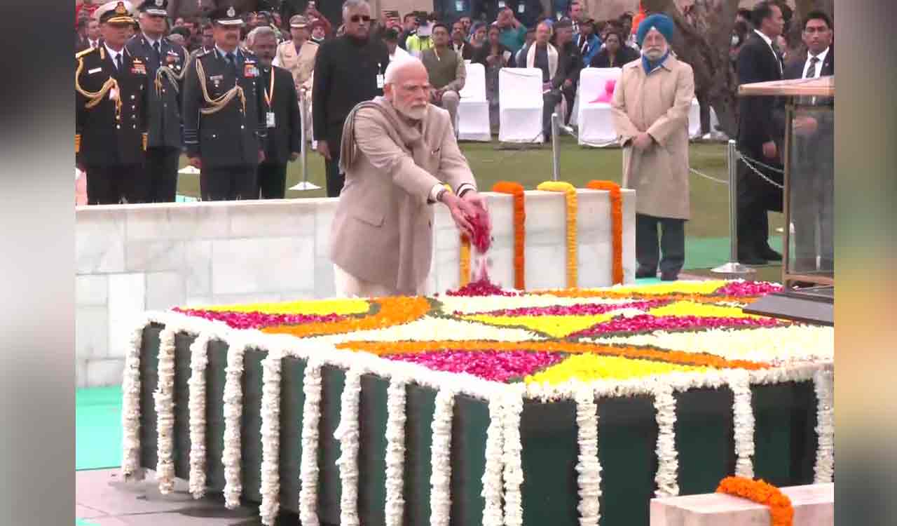 President Murmu Pm Modi Pay Tributes To Mahatma Gandhi At Raj Ghat