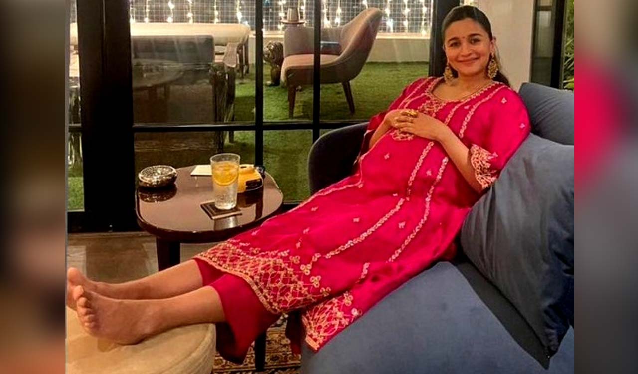 Soni Razdan Shares Alias Unseen Picture Flaunting Baby Bump Telangana