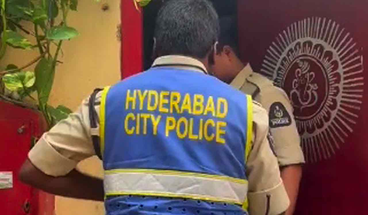 Hyderabad Gang Inspired By Special Robs Gold Worth Rs Lakh