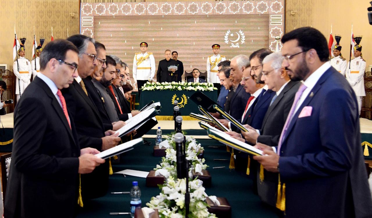 Pakistan Caretaker Pm Anwaar Ul Haq Kakars Cabinet Takes Oath