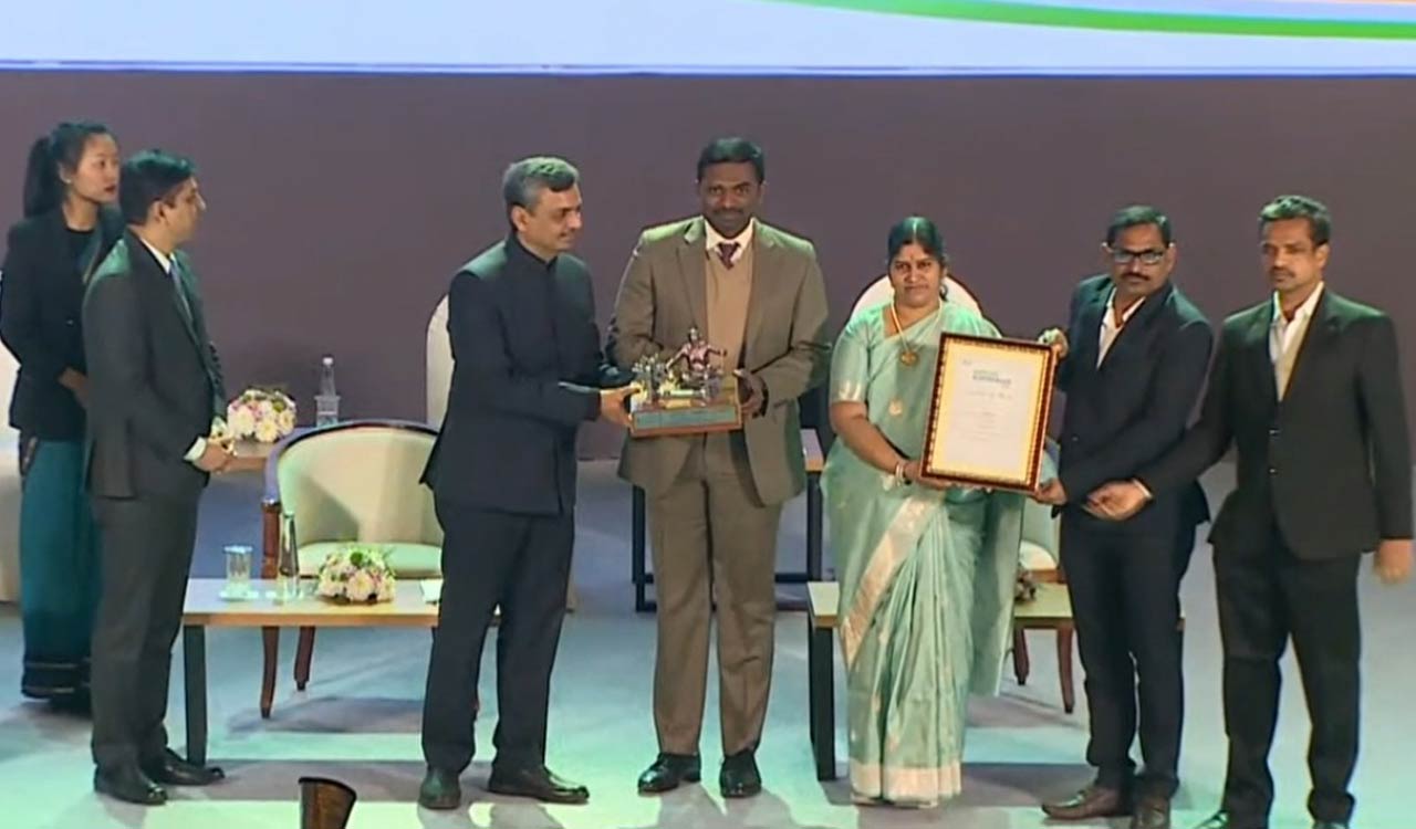 Swachh Survekshan Awards Siddipet Wins Clean City Award In South Zone