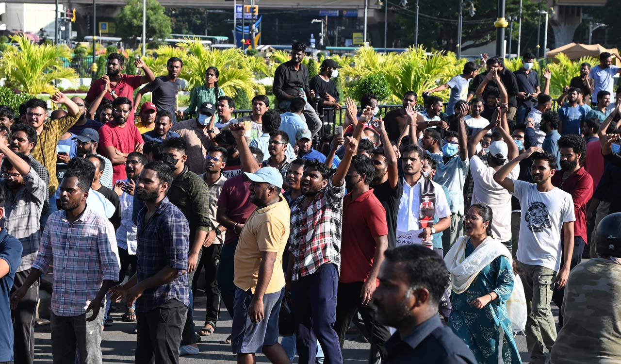 Telangana Unemployed Youth Resolve To Hold Padayatras Against Congress