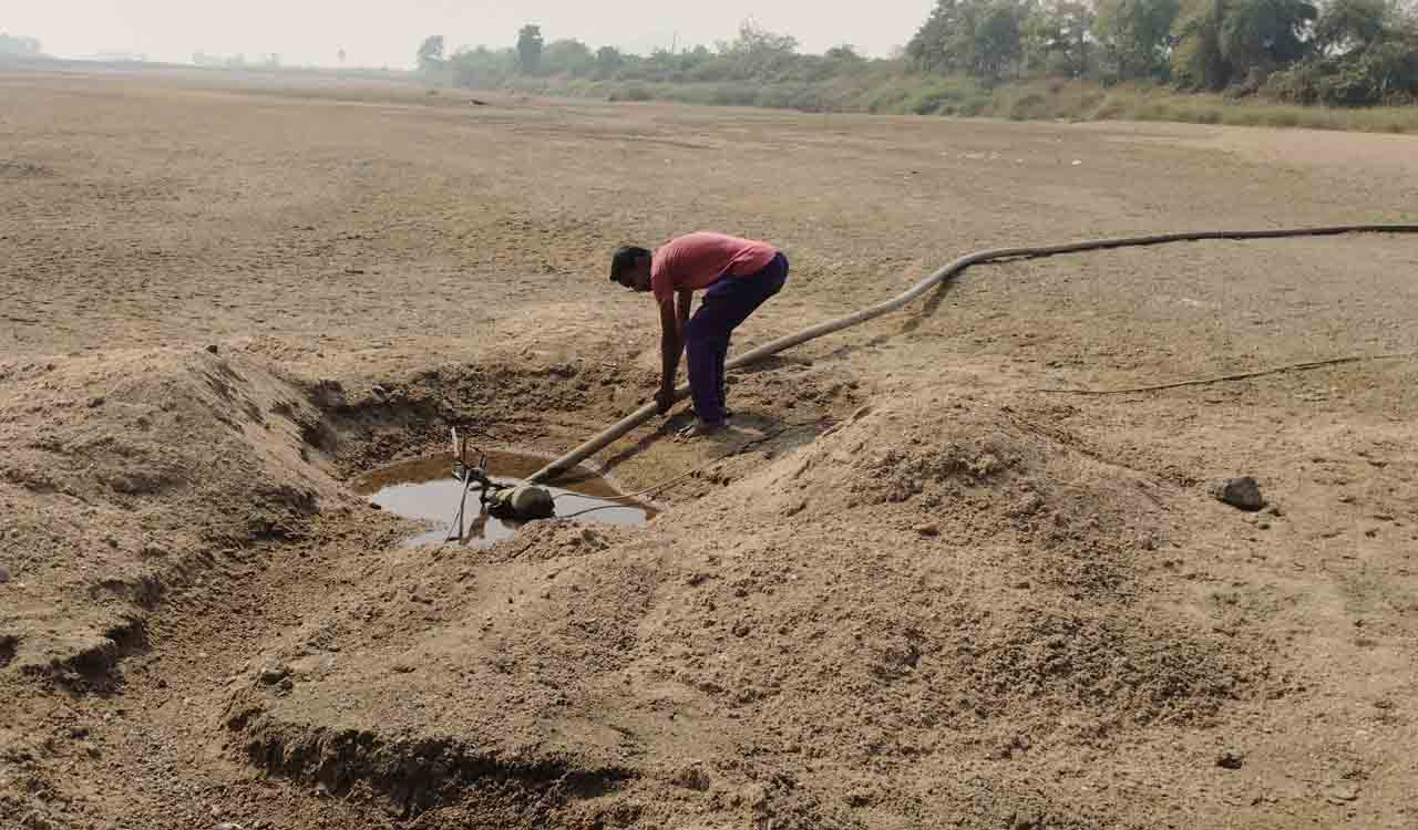 Telanganas Water Crisis Forces Farmers To Turn To Open Wells Telangana