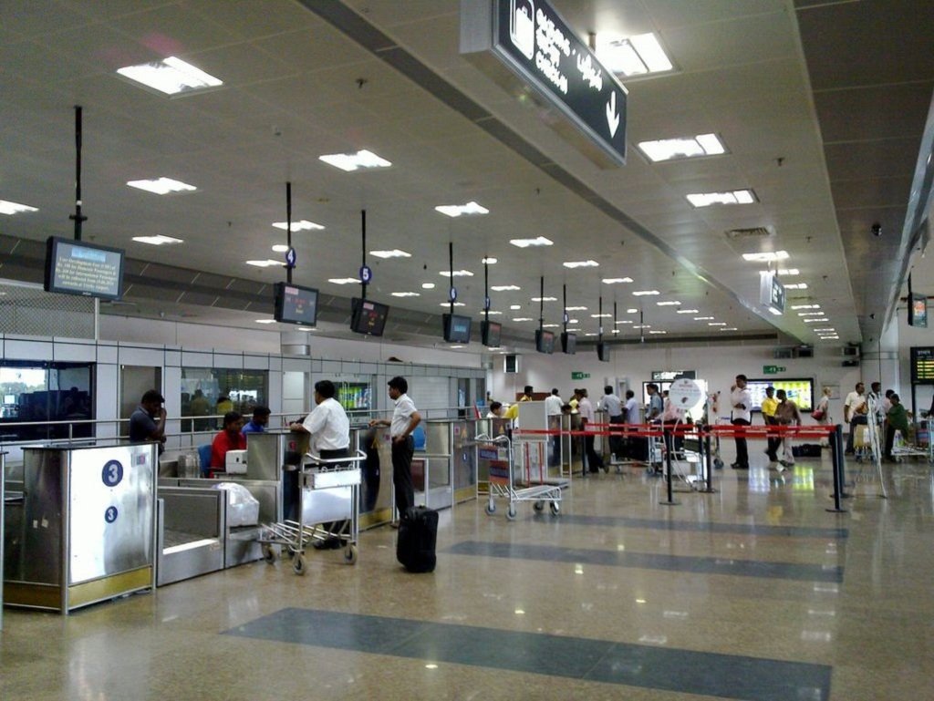 Carrying your shoes, personal belongings in single tray at airports could raise cross-contamination risk