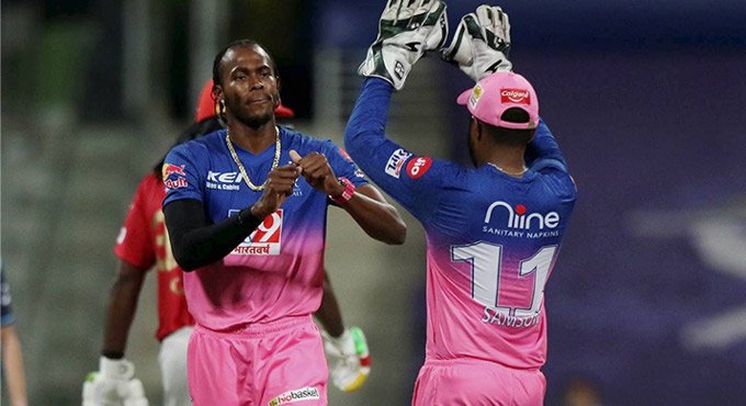 A fascinating duel on cards