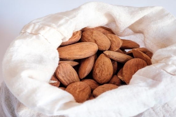 Daily almond intake cost-effective way to prevent cardiovascular disease