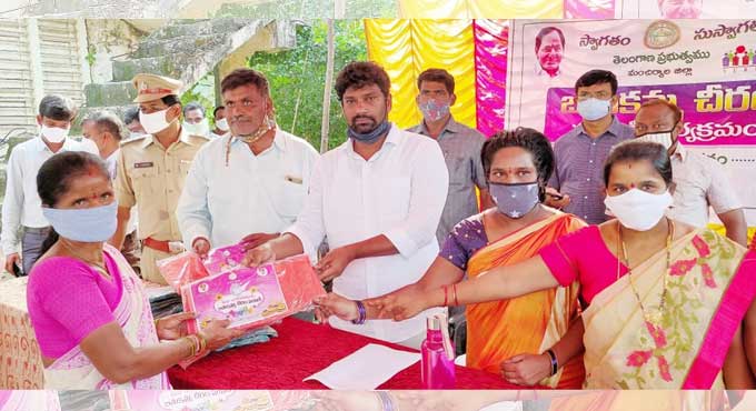 CM did not compromise on quality of Bathukamma sarees: Suman