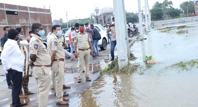 Cyberabad Police intensifies flood relief measures