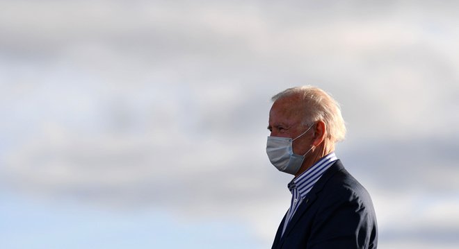 Biden accuses Trump of giving up in fight against COVID-19