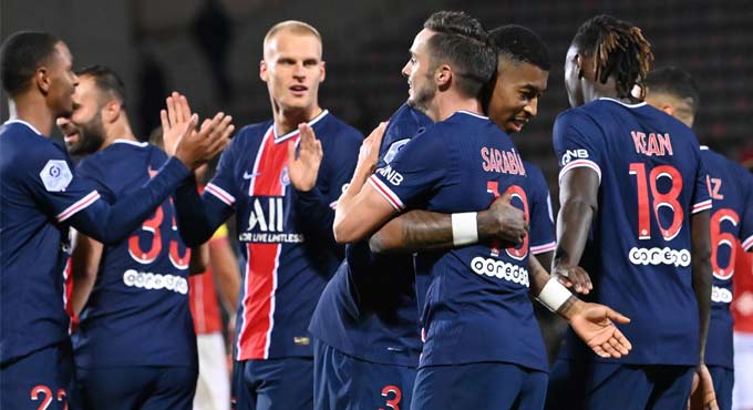 Depleted Paris Saint-Germain wins at Nimes 4-0
