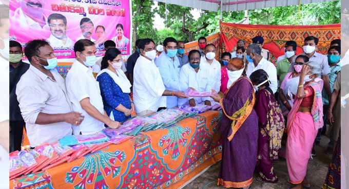 Bathukamma sarees a festival largesse from govt: Errabelli