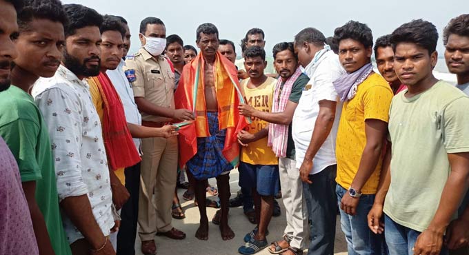 Tribal man of Nirmal rescues fisherman of Jagtial