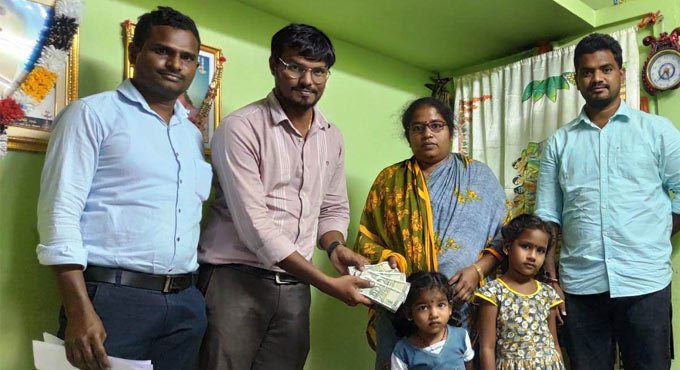 Warangal: Friends provide financial succor to scholars’ family  