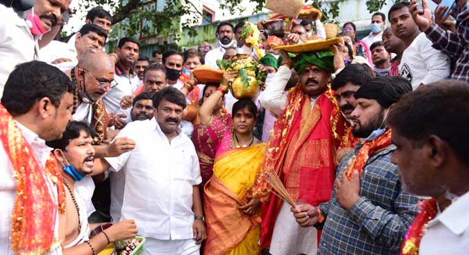 GHMC Mayor performs ‘puja’ to pacify rain gods