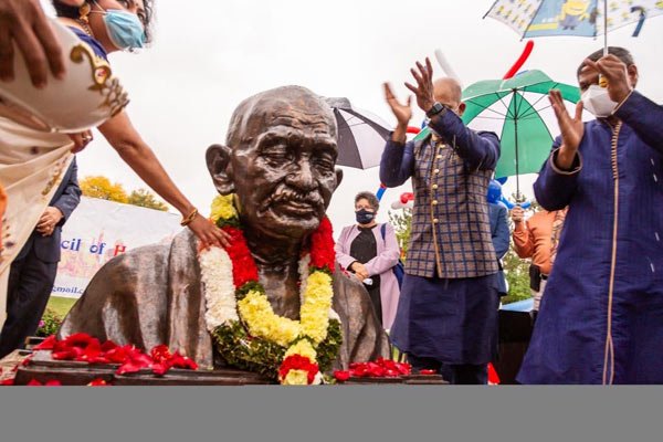 NY town honours Gandhi by installing statue