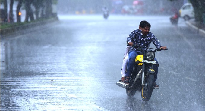 Heavy rain lashes Hyderabad on Friday