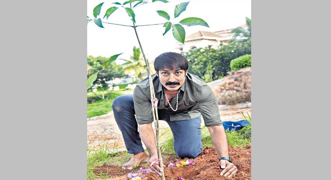 Harish Uthaman accepts Green India Challenge