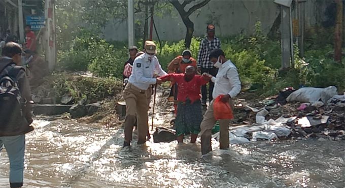 Hyderabad: Heavy rains return to leave several areas inundated