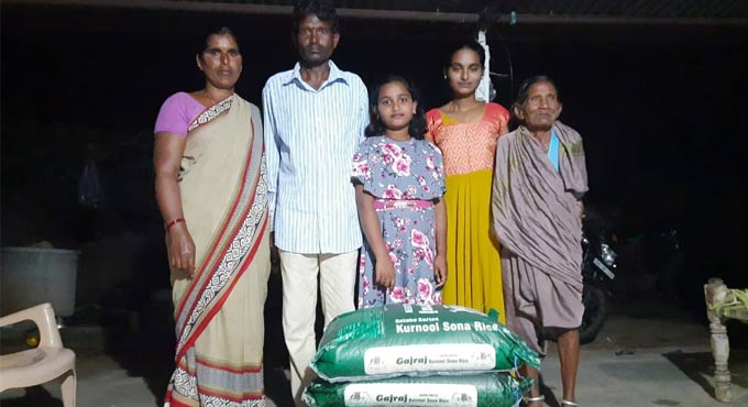 Siddipet trader helps rain-hit ryot