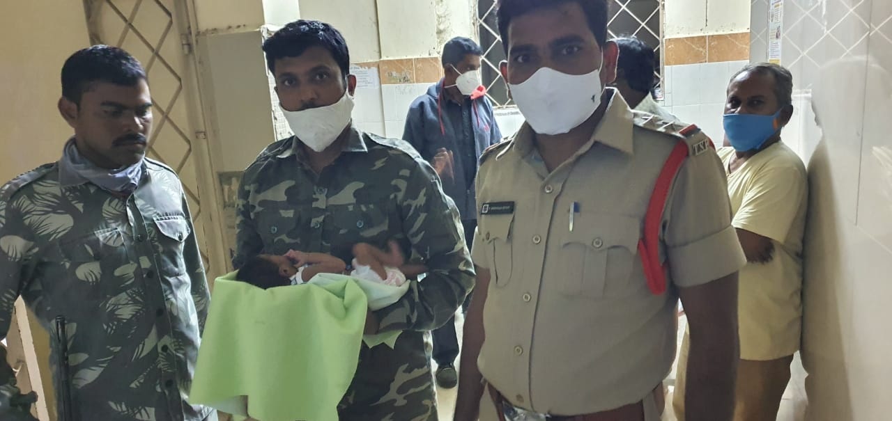 Newborn baby girl found abandoned near MGMH Warangal