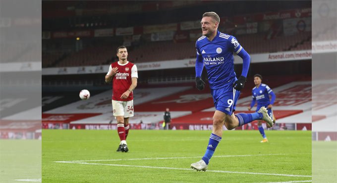 Jamie Vardy nets winner for Leicester City
