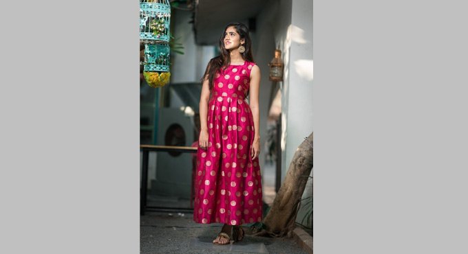 Minimalist dressing is the way to go