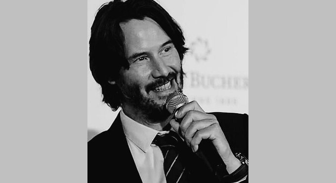 Keanu Reeves’s indulges in PDA with girlfriend