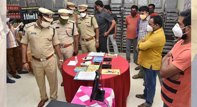 Bengaluru man among two held for duping public in Mancherial