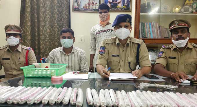 Maoist arrested with gelatin sticks in Kothagudem
