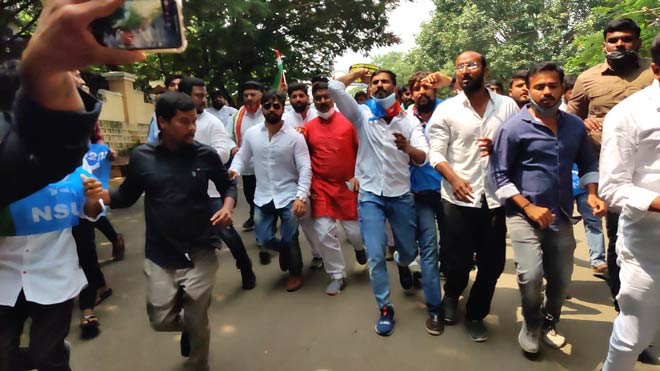 Watch: Police hold NSUI activists, protest outside Home Minister’s house