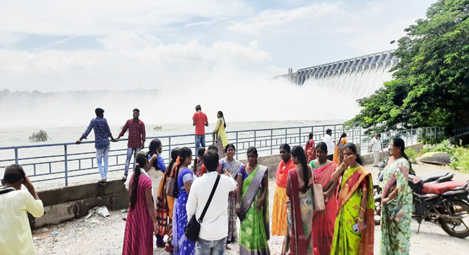 Nine crest gates of Musi project lifted