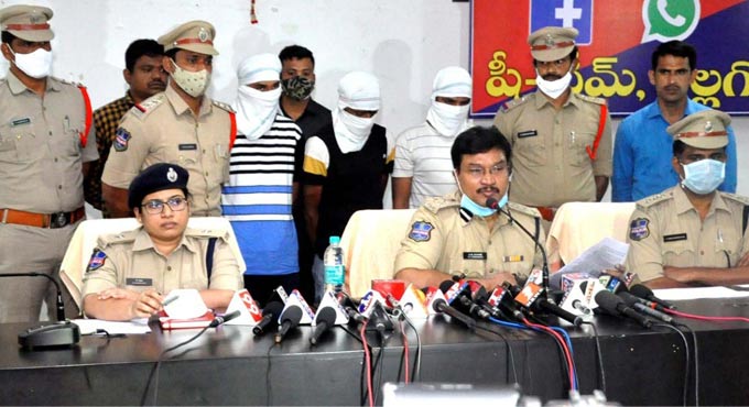 Nalgonda cops nab Rajasthan gang creating fake FB IDs of police officers