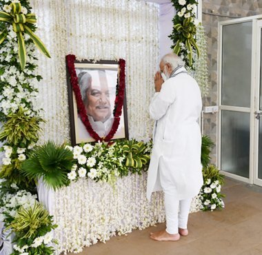 PM Modi pays tributes to Keshubhai Patel, film artists Kanodia brothers