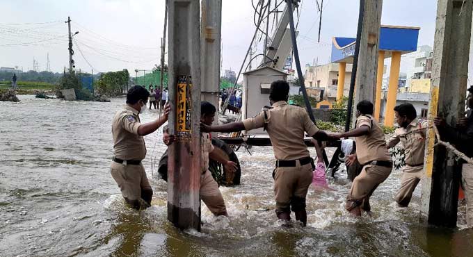 Rachakonda police reach out to the rain-affected