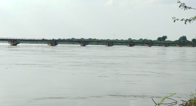 Ancient Shiva temple submerged in Godavari waters in Nizamabad