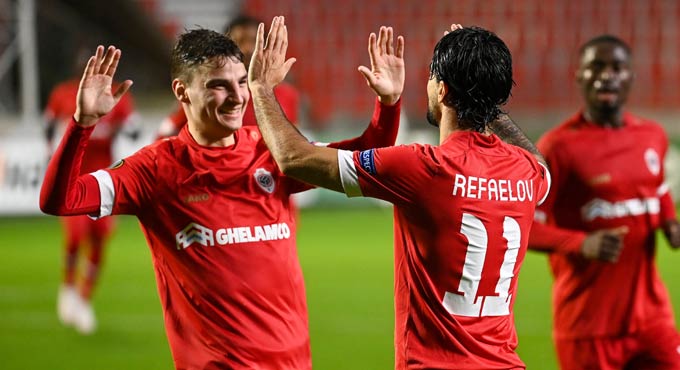 Tottenham fall to newcomer Antwerp in Europa