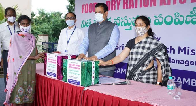 SBI Hyderabad distributes ration kits to flood-hit families