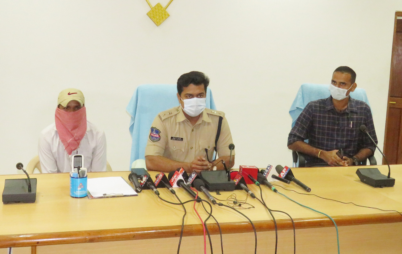 Maoist surrenders before SP in Adilabad