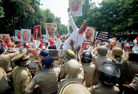 Hathras gangrape: Protesting SP workers lathi charged by UP Police