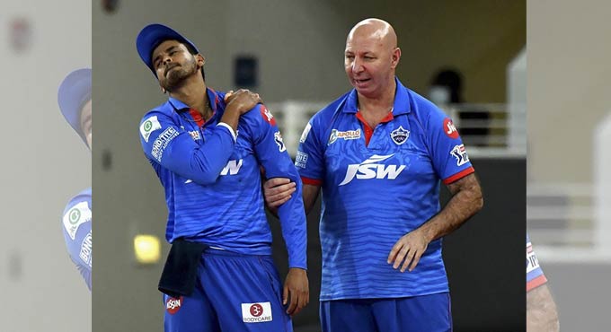 Shreyas Iyer is in bit of pain, says Dhawan