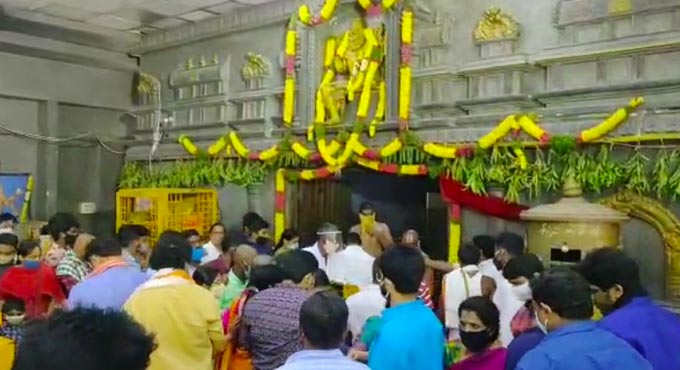 Yadadri temple teems with devotees