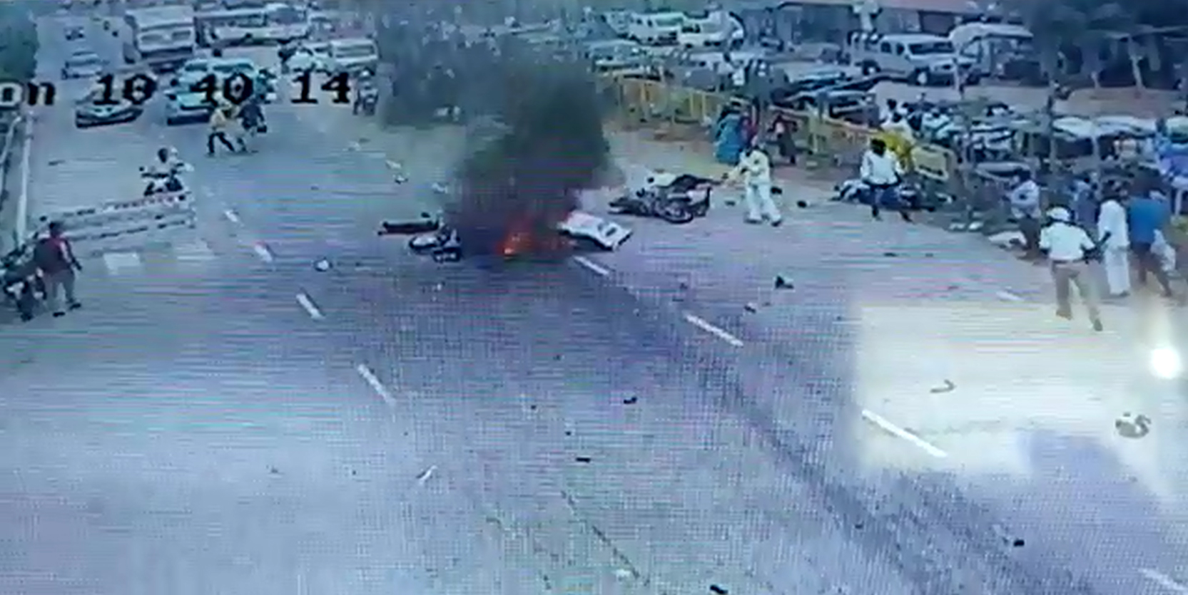 Hyderabad: Man killed, woman injured after car crashes into vehicles at traffic signal