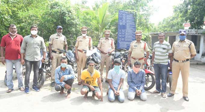 Five including juvenile held for bike lifting in Mancherial