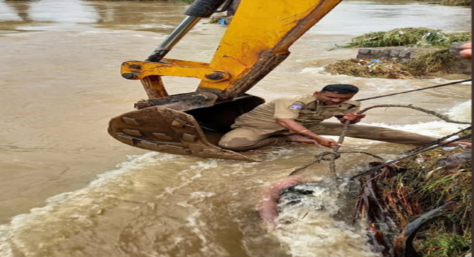 Constable felicitated for brave act in Rachakonda