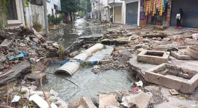 GHMC removes over 10,836 tonnes garbage from flood-hit areas