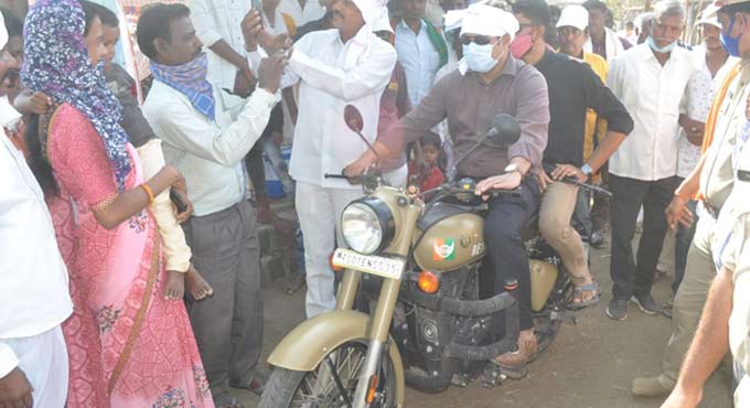 Adilabad SP promises all support to tribal students