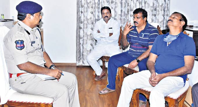 BJP men attack TRS MLA in Siddipet