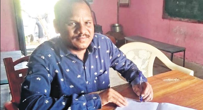Asifabad govt school teacher wins plaudits for inverse handwriting