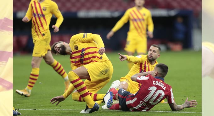 Atlético go top after defeating Barcelona