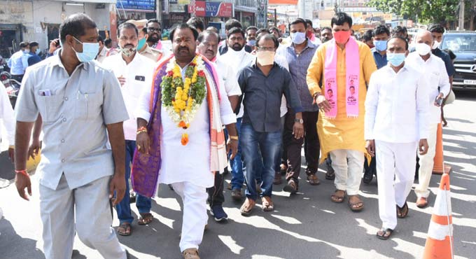 GHMC polls: Eatala kicks off campaign for Malkajgiri TRS candidate